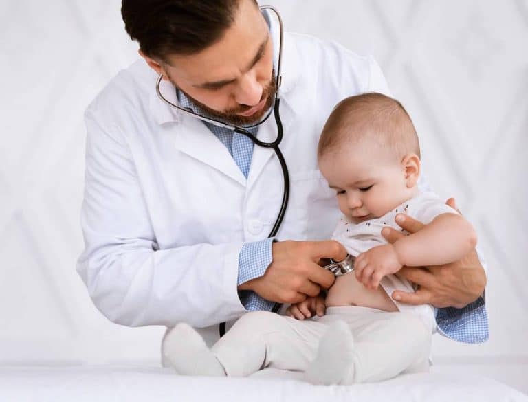 A-doctor-exams-a-baby-to-evaluate-risk-for-a-neurogenic-bladder-768x585
